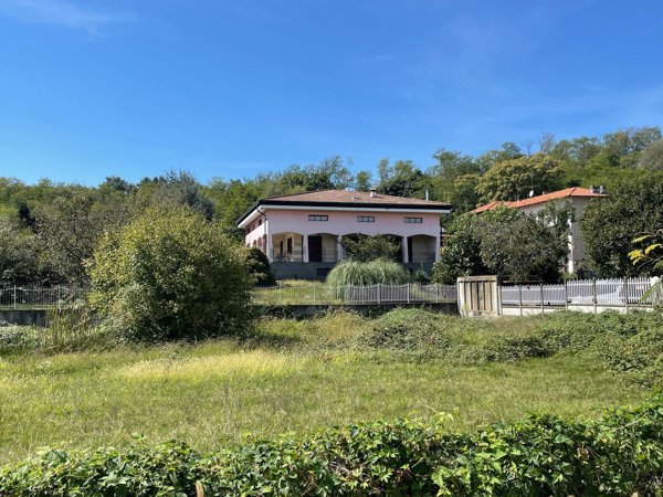 casa indipendente in vendita a Lozzolo