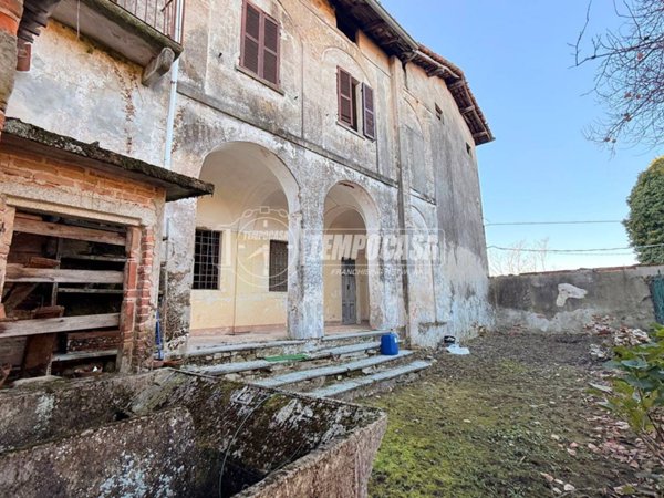 casa indipendente in vendita a Lozzolo