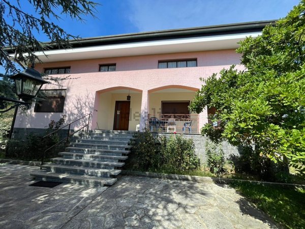 casa indipendente in vendita a Lozzolo