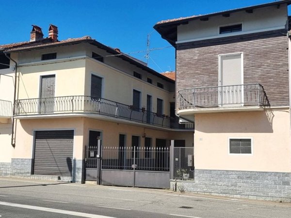 casa indipendente in vendita a Lozzolo