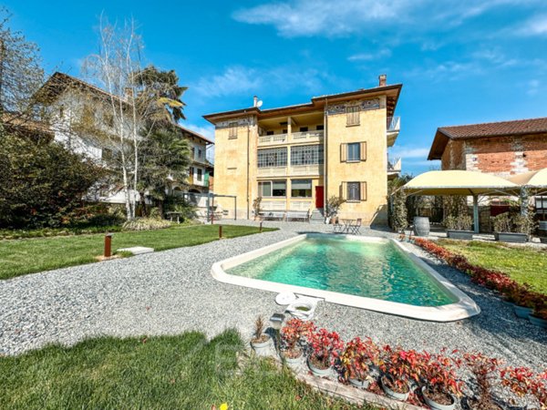 casa indipendente in vendita a Lozzolo