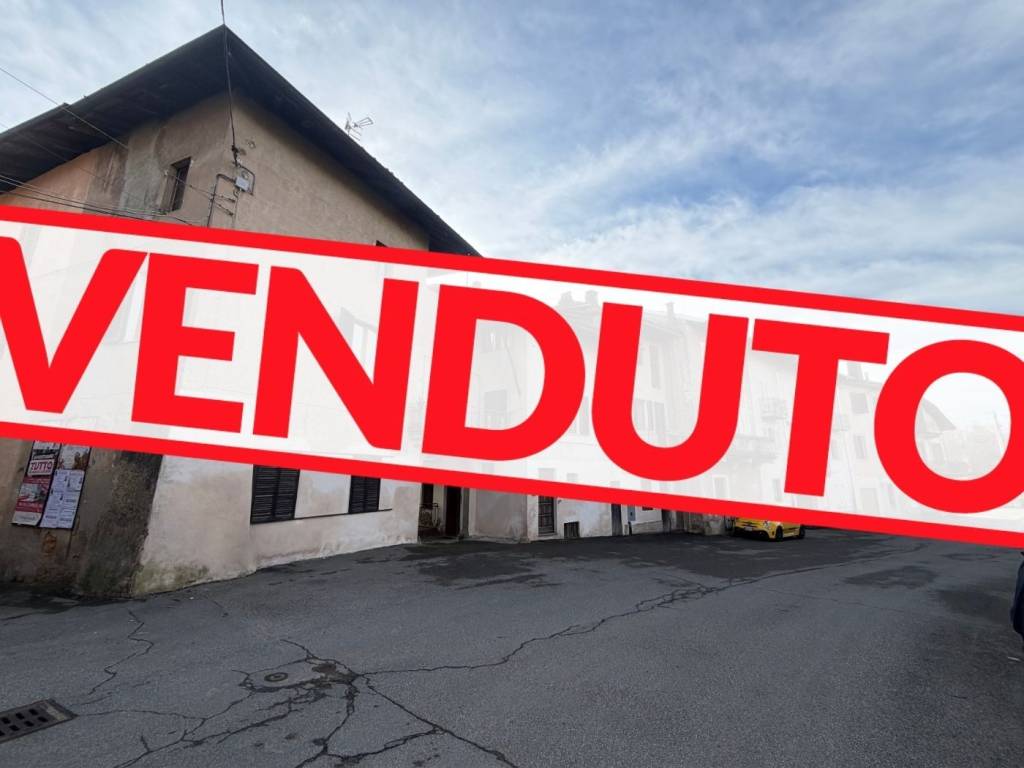 casa indipendente in vendita a Lozzolo