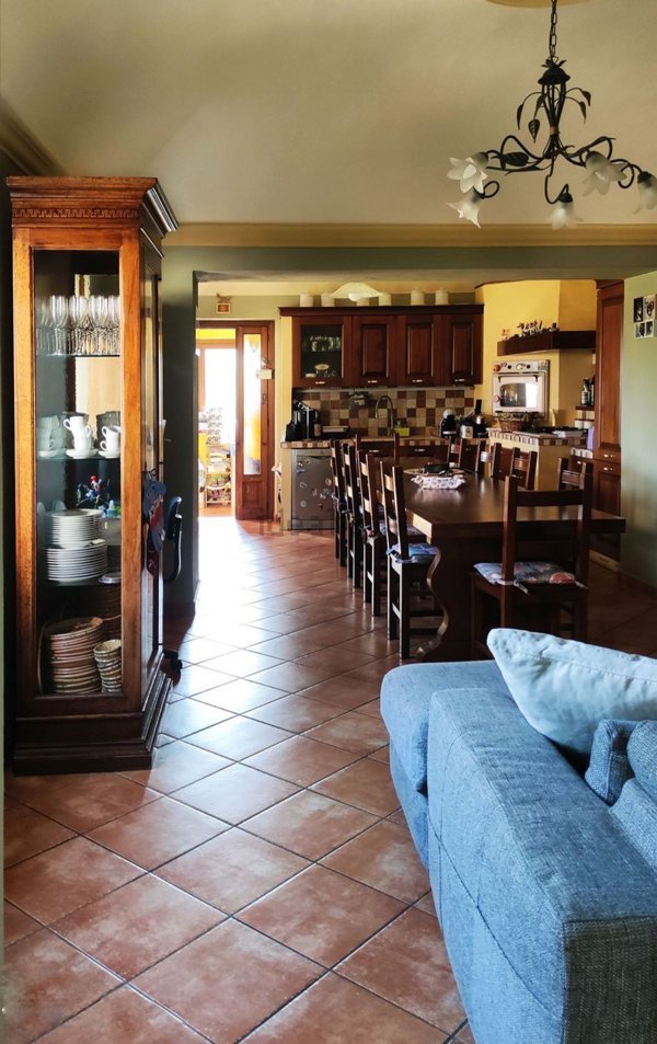 pentavano in vendita a Lozzolo