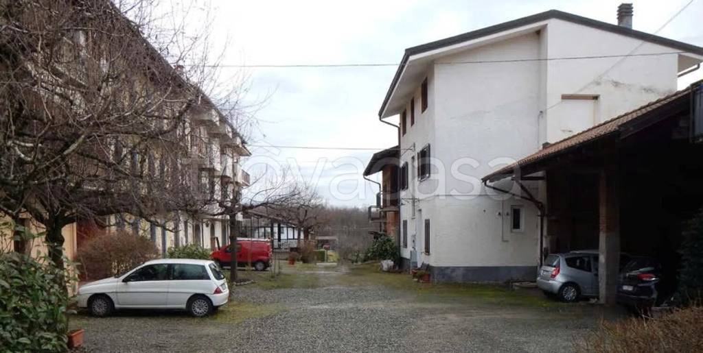 casa indipendente in vendita a Lozzolo