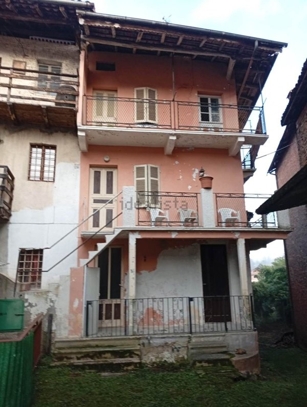 casa semindipendente in vendita a Lozzolo