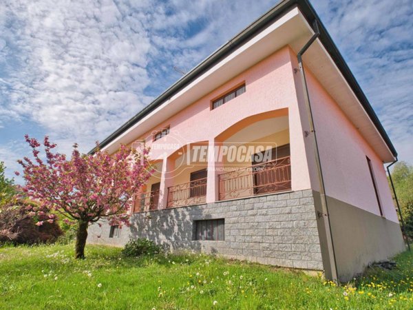 casa indipendente in vendita a Lozzolo