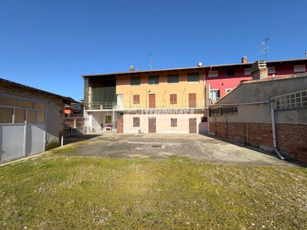 casa indipendente in vendita a Moncrivello