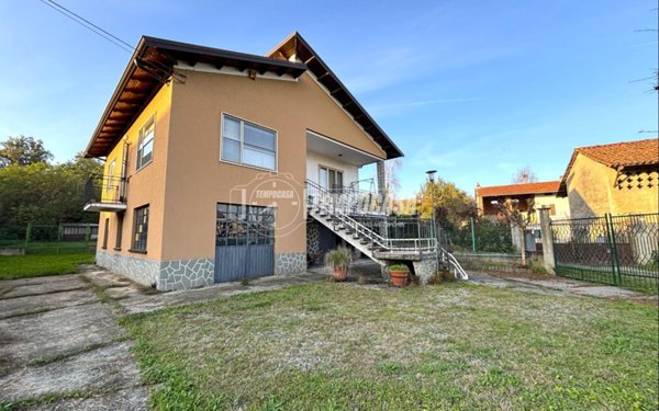 casa indipendente in vendita a Moncrivello
