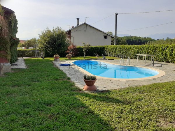 casa indipendente in vendita a Moncrivello