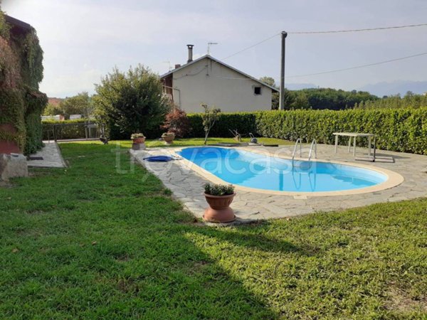 casa indipendente in vendita a Moncrivello