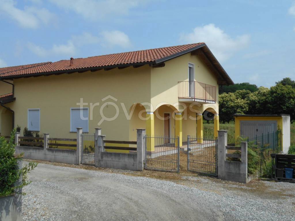 casa indipendente in vendita a Moncrivello