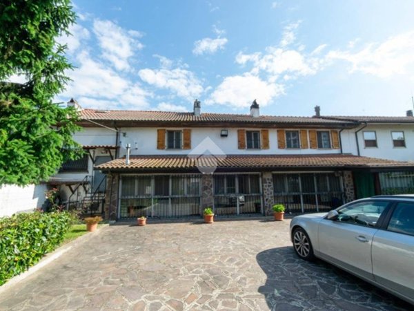 casa indipendente in vendita a Motta de' Conti in zona Mantie