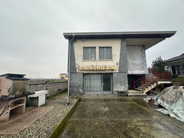 casa indipendente in vendita a Motta de' Conti