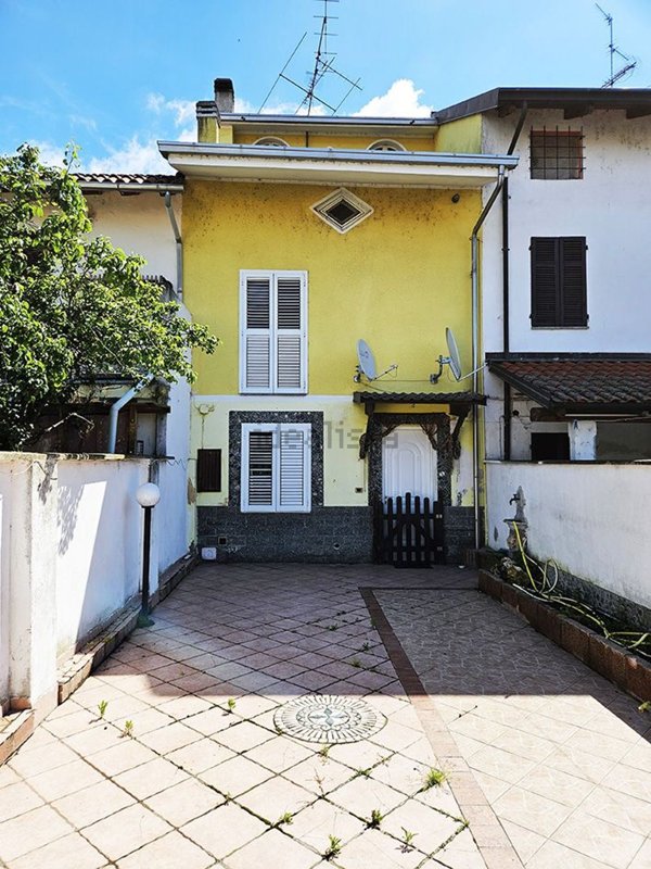 pentavano in vendita a Palazzolo Vercellese