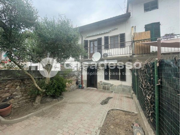 casa indipendente in vendita a Palazzolo Vercellese