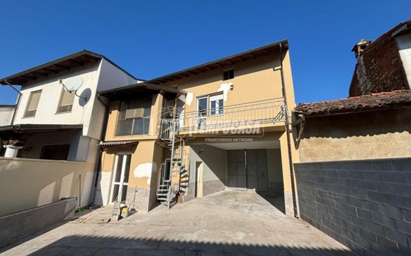 casa indipendente in vendita a Palazzolo Vercellese