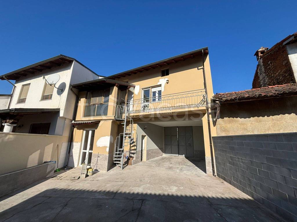 casa indipendente in vendita a Palazzolo Vercellese