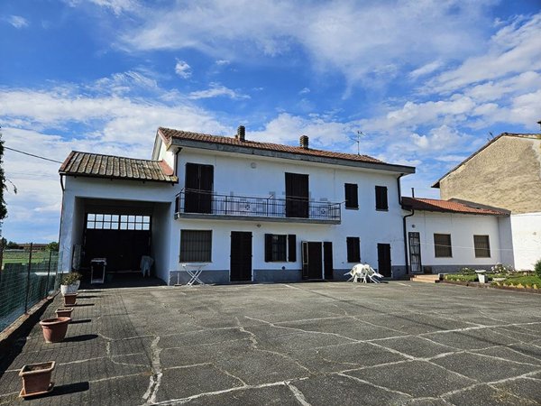 casa indipendente in vendita a Palazzolo Vercellese