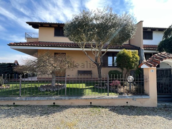 casa indipendente in vendita a Palazzolo Vercellese