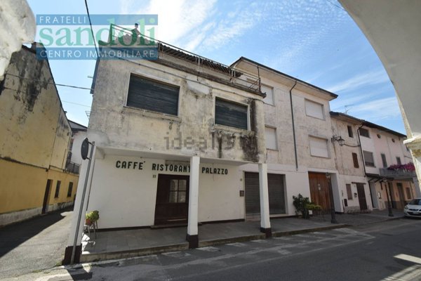 locale commerciale in vendita a Palazzolo Vercellese