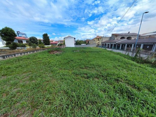 terreno edificabile in vendita a Palazzolo Vercellese