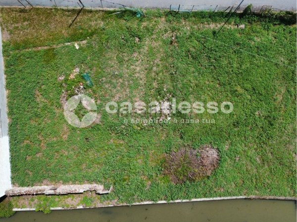 terreno edificabile in vendita a Palazzolo Vercellese