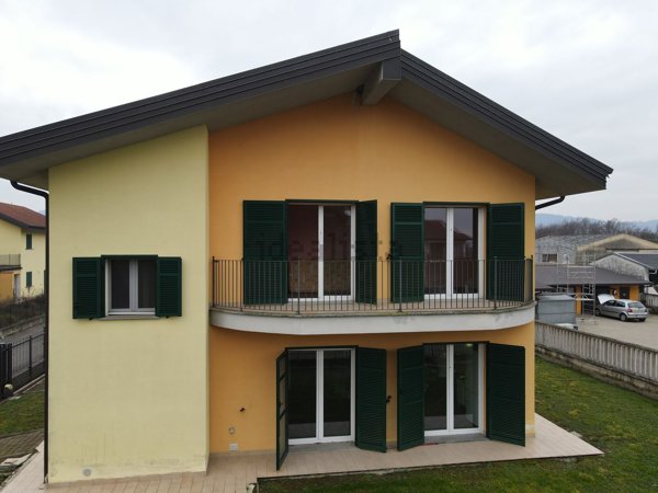 casa indipendente in vendita a Palazzolo Vercellese