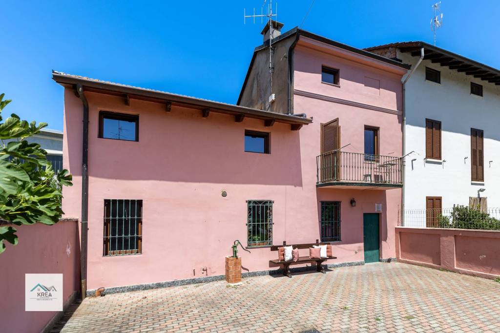 casa indipendente in vendita a Palazzolo Vercellese