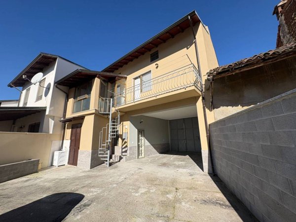 casa indipendente in vendita a Palazzolo Vercellese