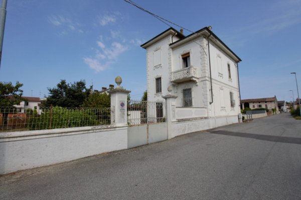 casa indipendente in vendita a Palazzolo Vercellese