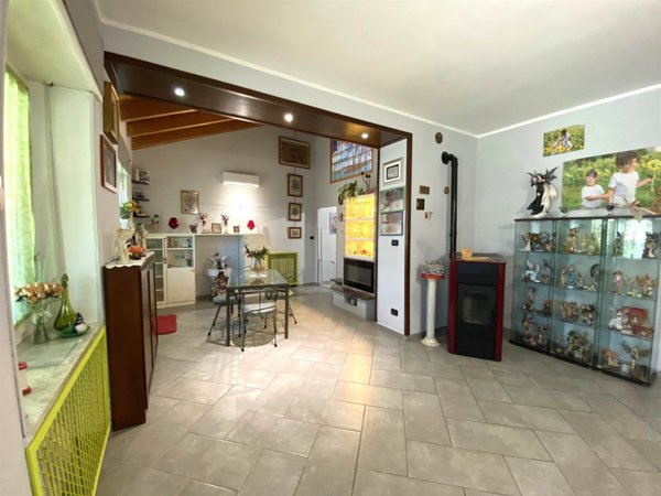 casa indipendente in vendita a Palazzolo Vercellese