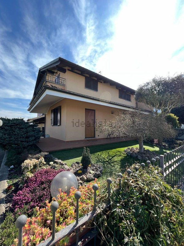 casa indipendente in vendita a Palazzolo Vercellese