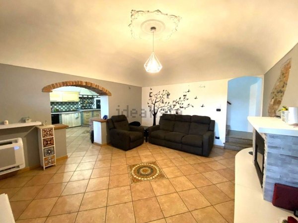 casa indipendente in vendita a Palazzolo Vercellese