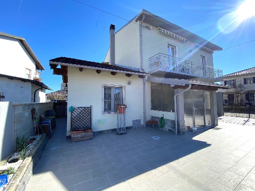 casa indipendente in vendita a Palazzolo Vercellese