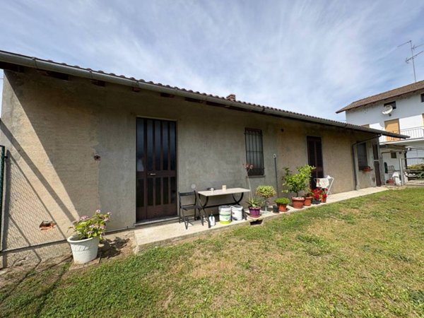 casa indipendente in vendita a Palazzolo Vercellese