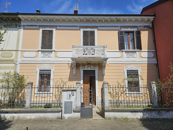 casa indipendente in vendita a Palazzolo Vercellese