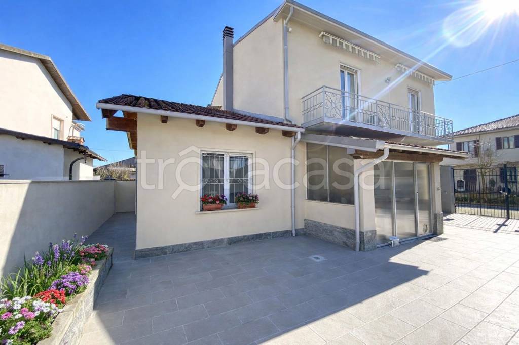 casa indipendente in vendita a Palazzolo Vercellese
