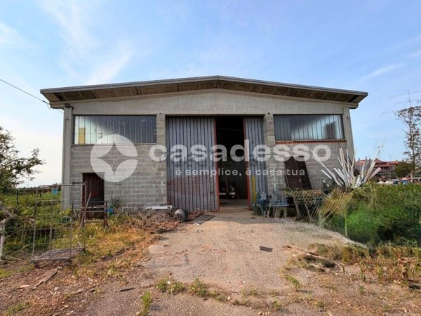 locale di sgombero in vendita a Palazzolo Vercellese
