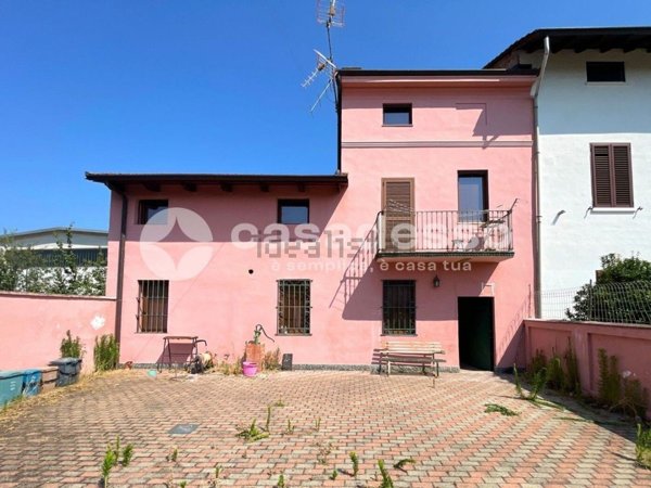 casa indipendente in vendita a Palazzolo Vercellese