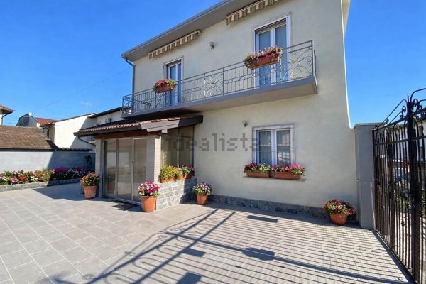 casa indipendente in vendita a Palazzolo Vercellese