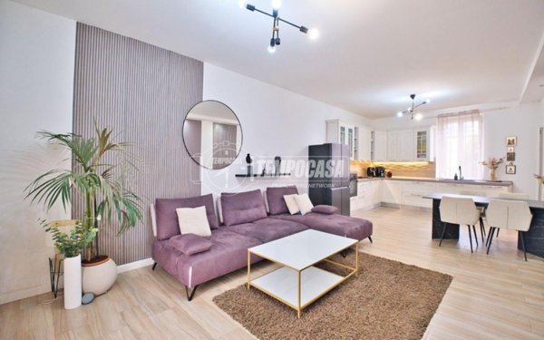casa indipendente in vendita a Pertengo
