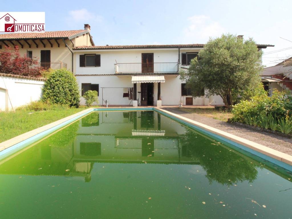 casa indipendente in vendita a Pertengo