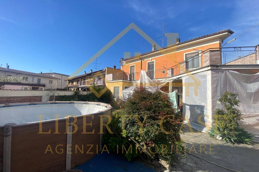 casa indipendente in vendita a Pertengo