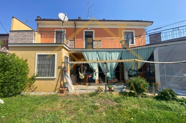 casa indipendente in vendita a Pertengo