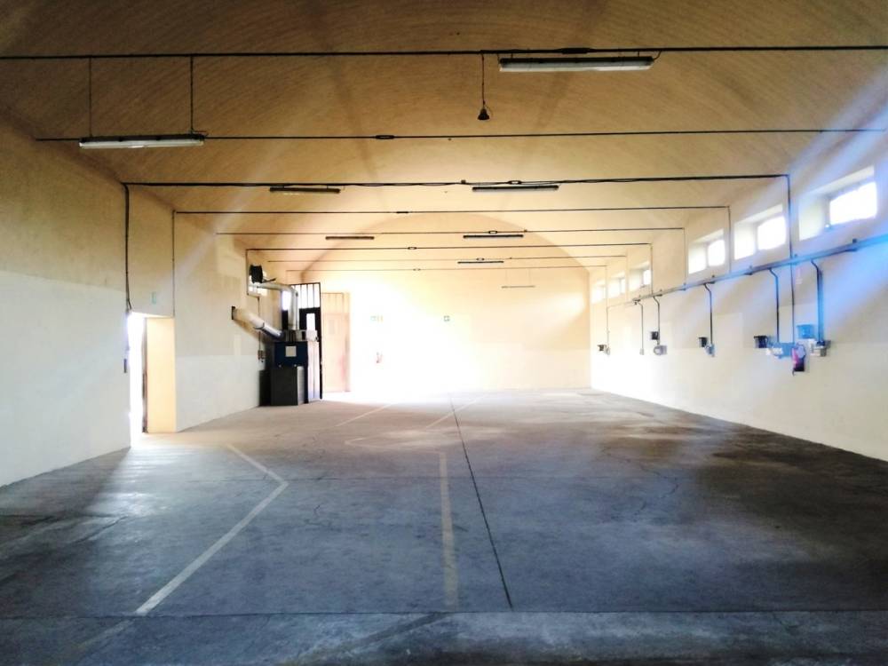 capannone in vendita a Pezzana