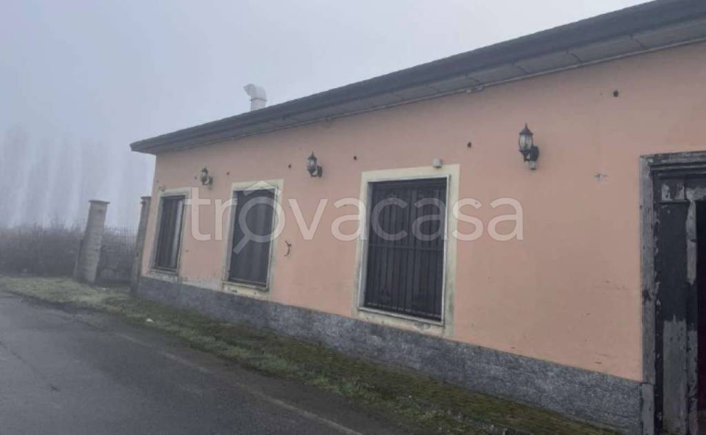 negozio in vendita a Pezzana