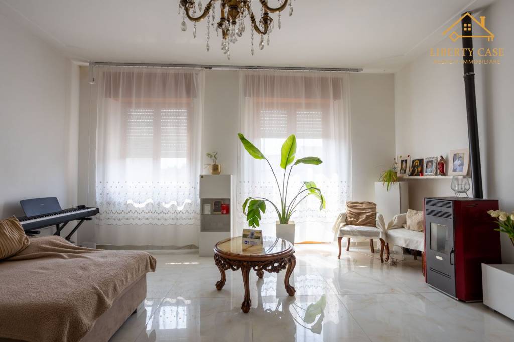 casa indipendente in vendita a Pezzana