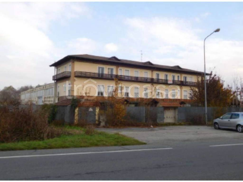 negozio in vendita a Pezzana