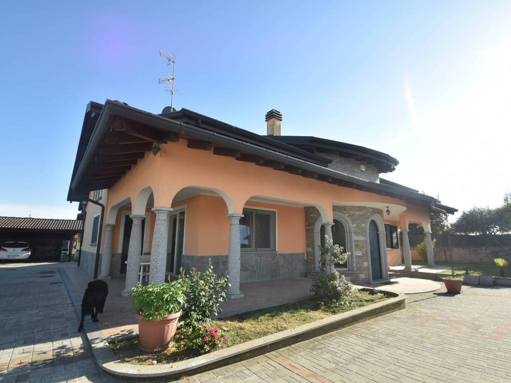 casa indipendente in vendita a Pezzana