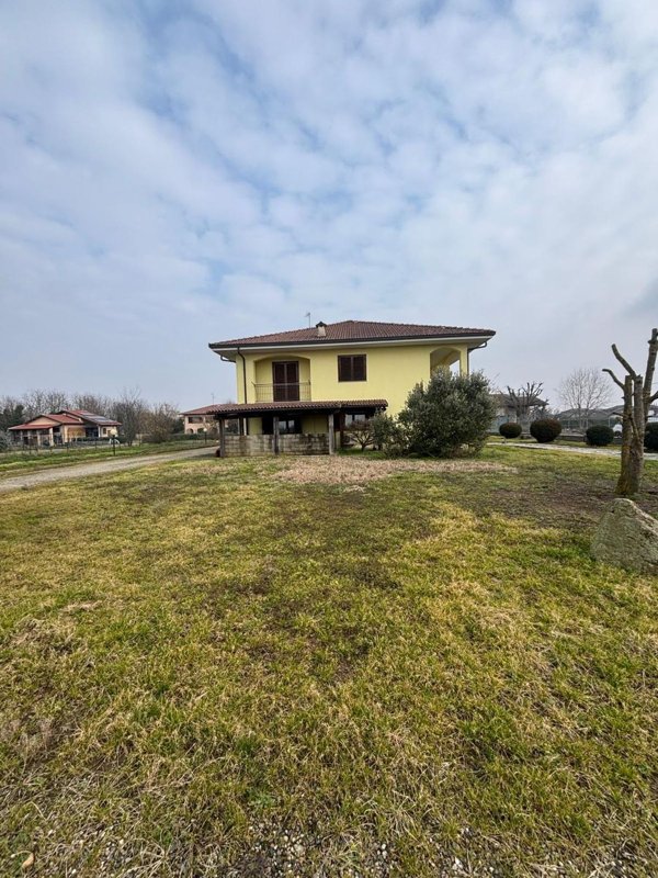 casa indipendente in vendita a Pezzana